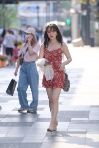 【精选街拍】Vol.3141 甜美碎花裙 [82P-1.16GB]